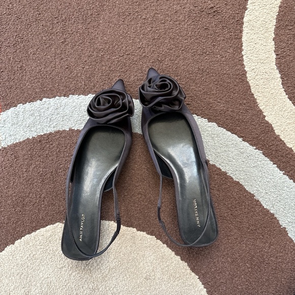 “Ann Taylor” black, satin rosette slingback pump; size 8; NWOT - Picture 2 of 7